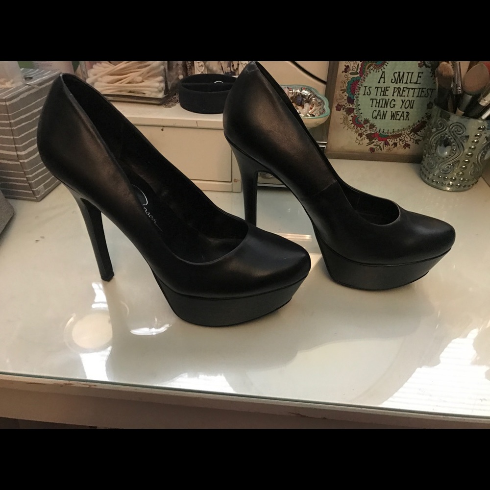 Black Pumps - image 3